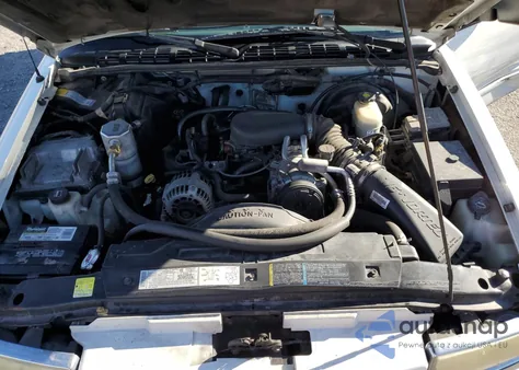 2002 Chevrolet Blazer from USA, damaged, VIN 1GNCS13WX2K155912